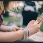 How to Stop Scrolling Social Media After Meals